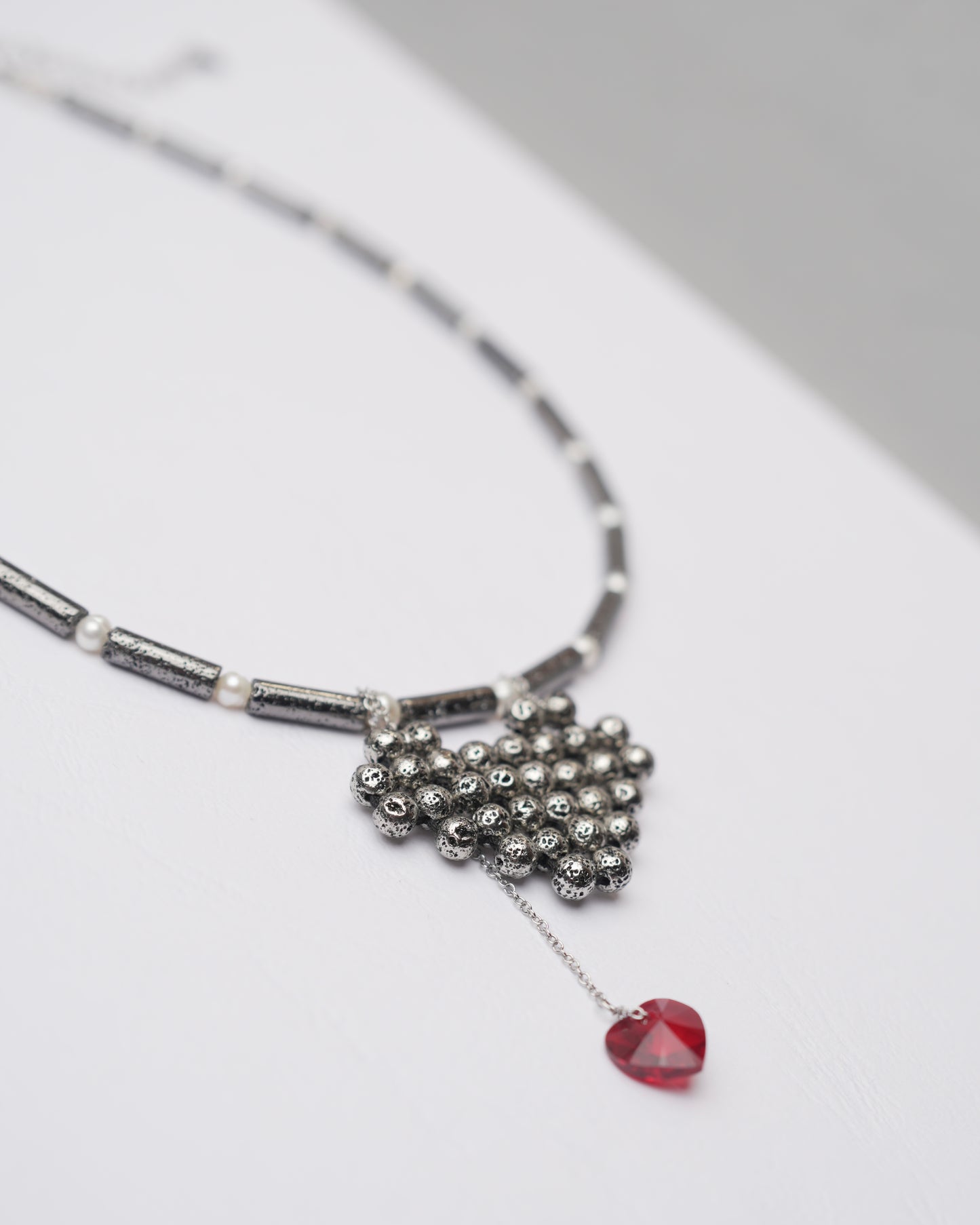 METALLIC HEART necklace
