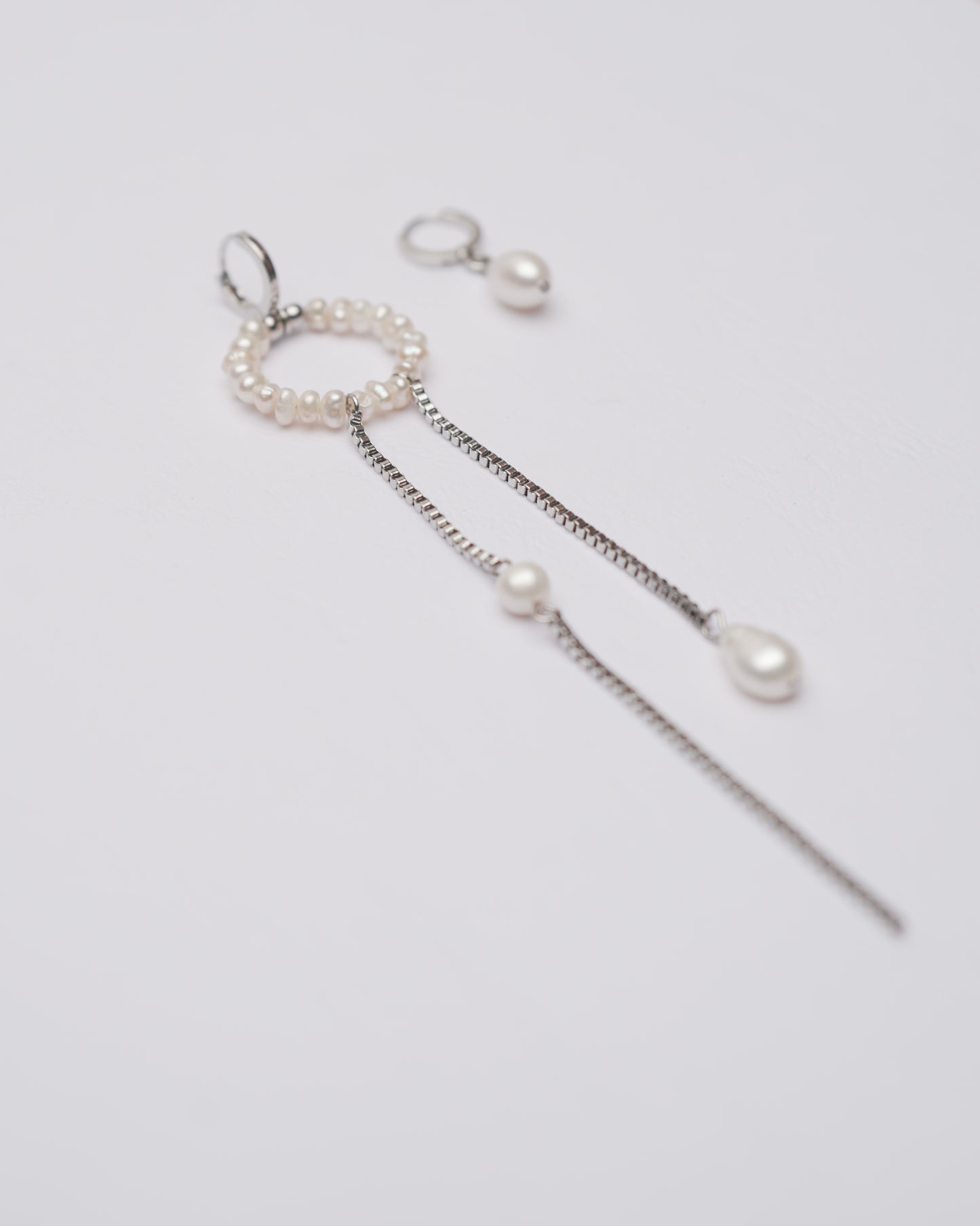 PEARL CIRCLE earrings
